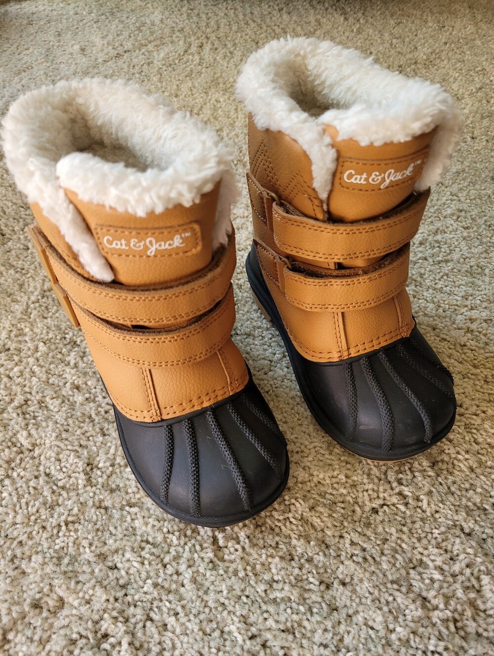 Cat & Jack Tan and Black Kids Snow Boots with Faux Fur Collar Like New 9